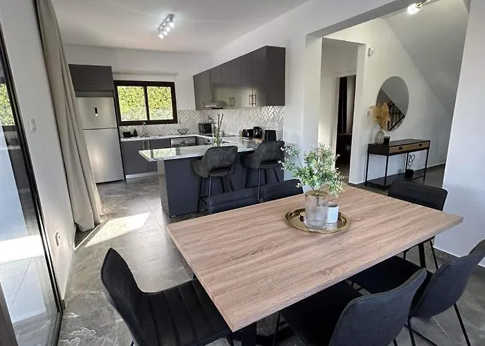 Cocoon Ocean Luxury Escape Villa Peyia